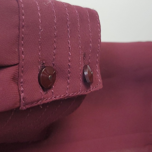 NWT Chic Cache burgundy blouse with peek a boo cutout in back. - Picture 5 of 10